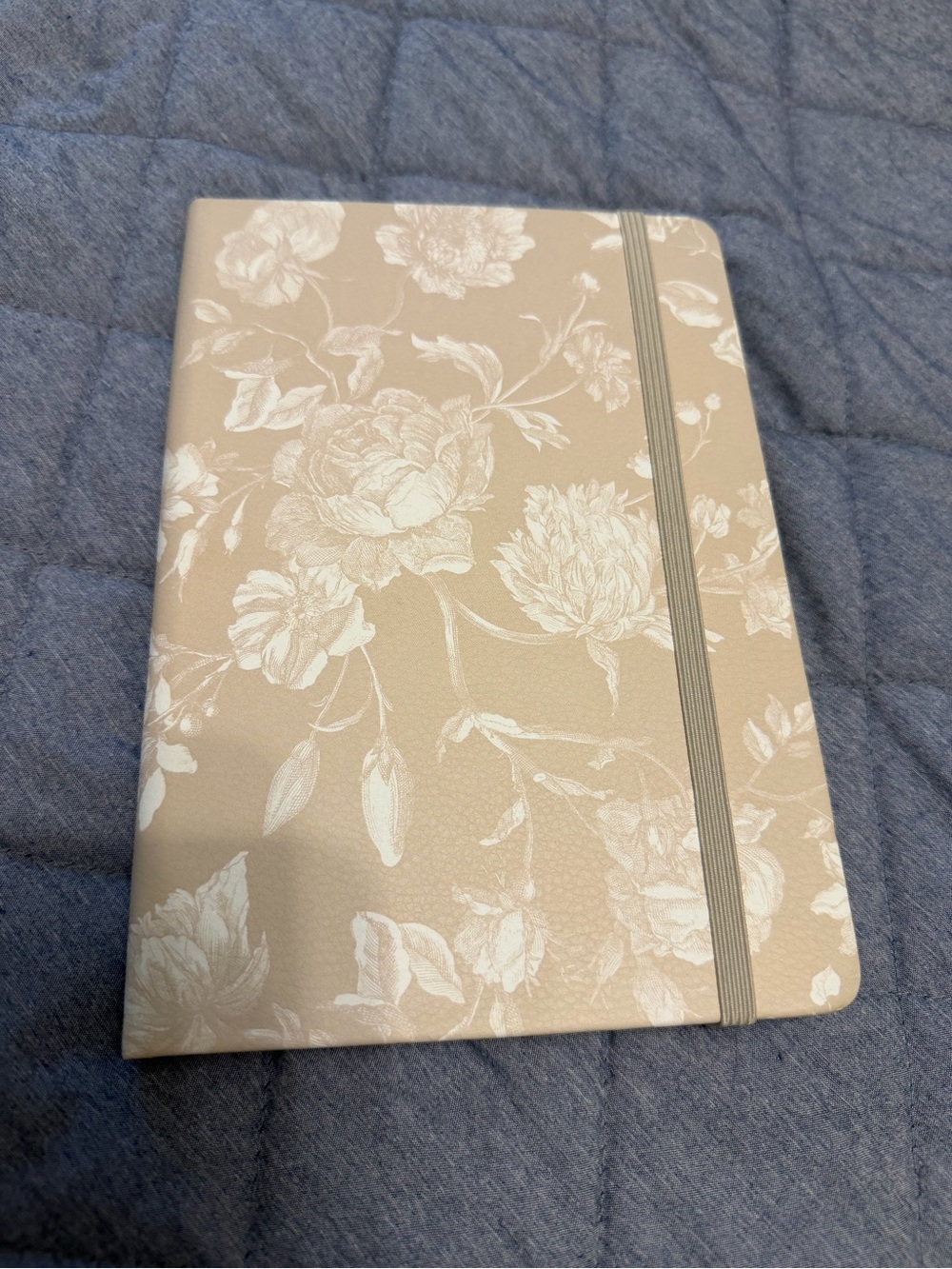 Journal OSC hardcover with Elastic Closure - Beige & White 6x8 1/2